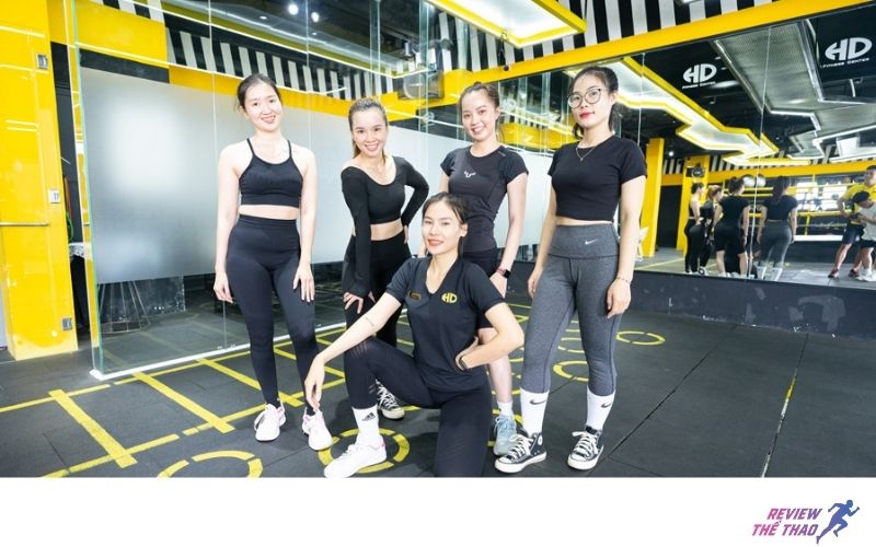 Huấn luyện viên chuyên môn cao và theo sát từng hội viên