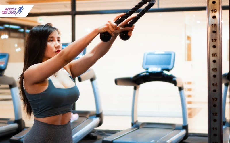 Bài tập kéo dây kháng lực từ trên xuống