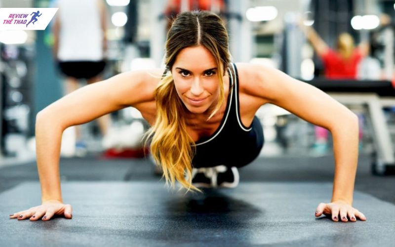 Tập gym giúp tăng cường cơ bắp, cải thiện vóc dáng 
