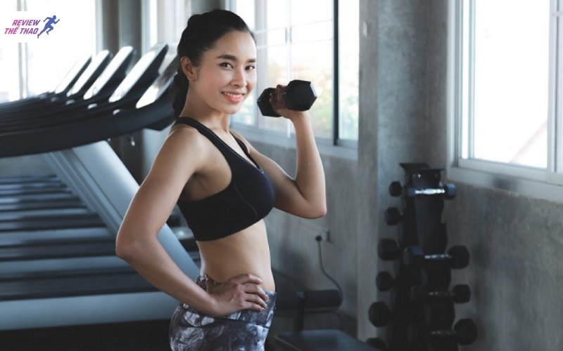 Tập gym giúp vòng 1 săn chắc, rõ nét